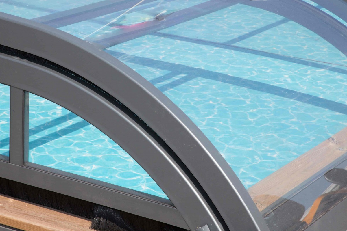 Abri piscine Azenco - fabricant français de couverture de bassin
